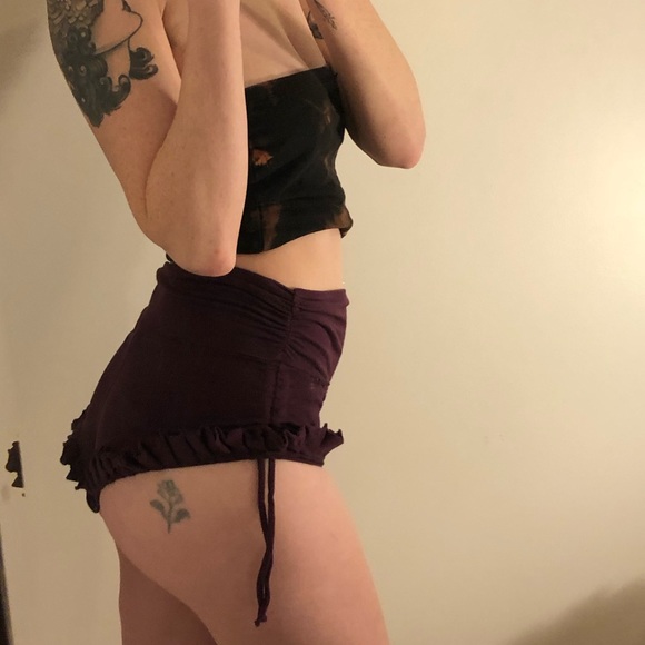 Festival Hooping Stretchy Booty Shorts - Picture 4 of 4